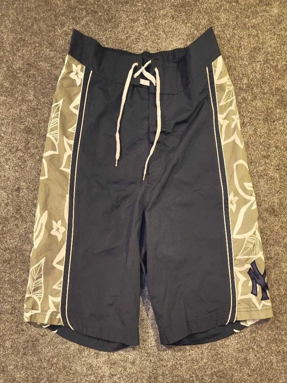 MLB Yankees Board Shorts by G‑III Sports XL Tropical Panel